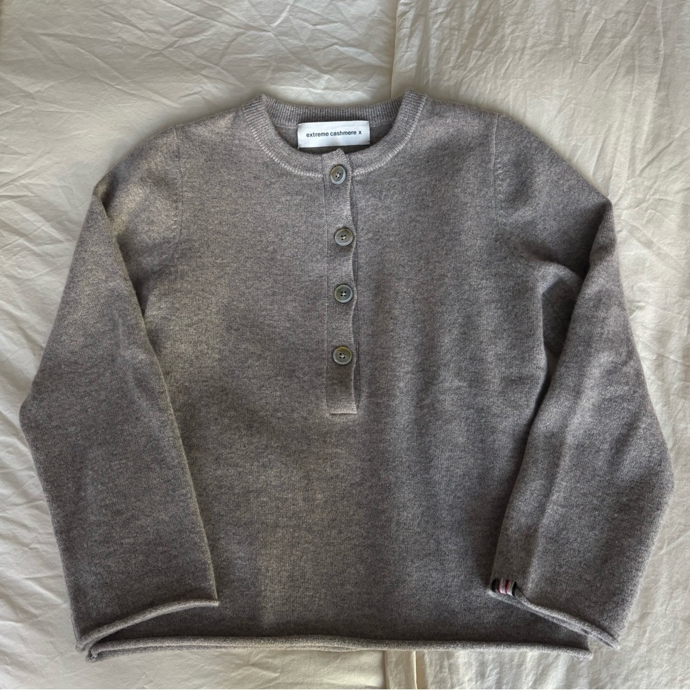 Extreme Cashmere 3/4 Sleeve Henley Fitted Sweater